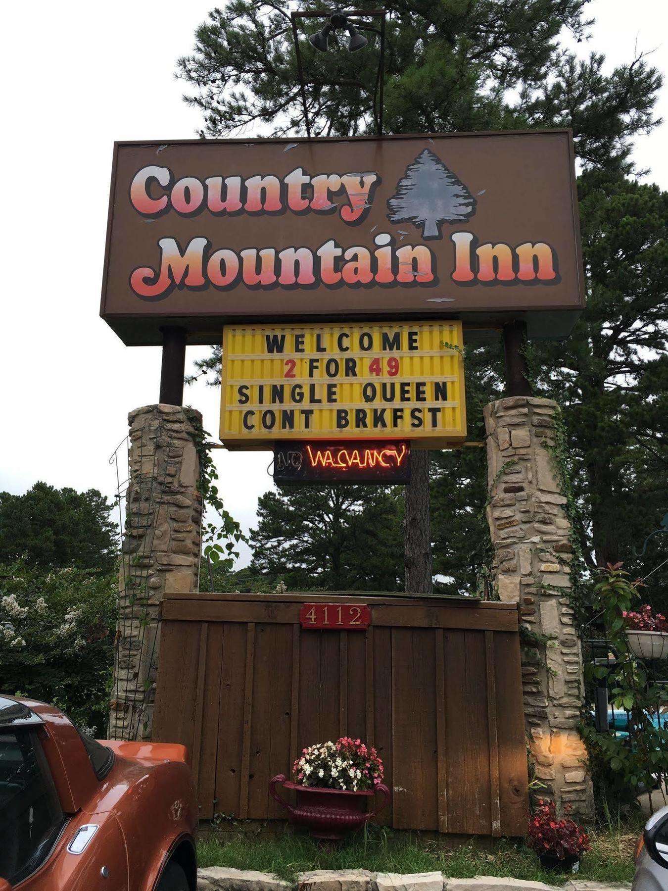 Country Mountain Inn ユリーカ・スプリングス エクステリア 写真
