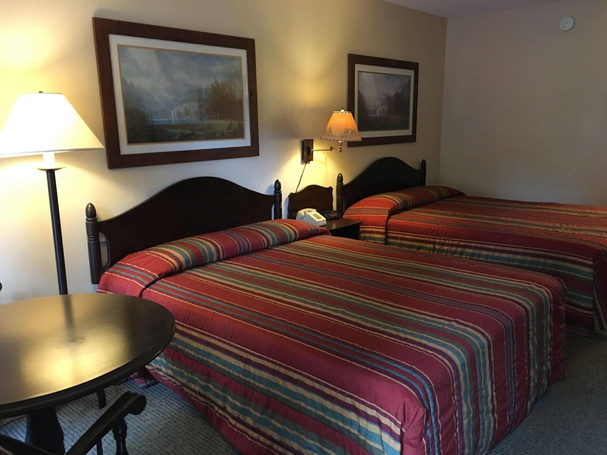 Country Mountain Inn ユリーカ・スプリングス エクステリア 写真